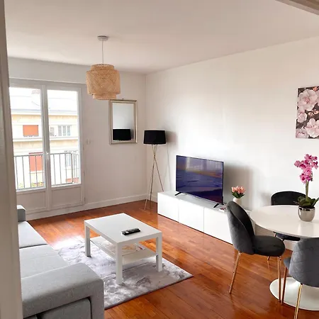 Centre - Le Voltaire Daire